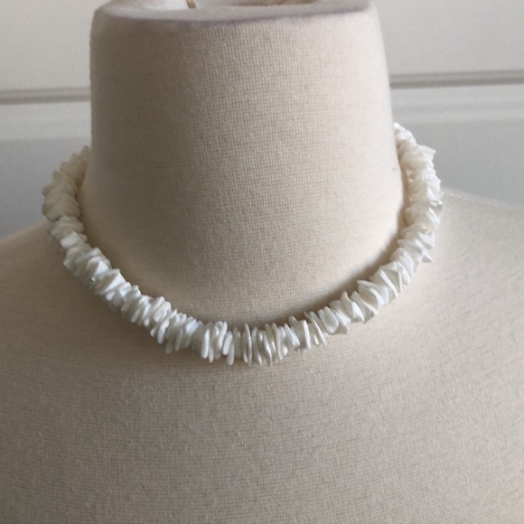 White Puka Chip Shell Choker Necklace - Picture 1 of 2